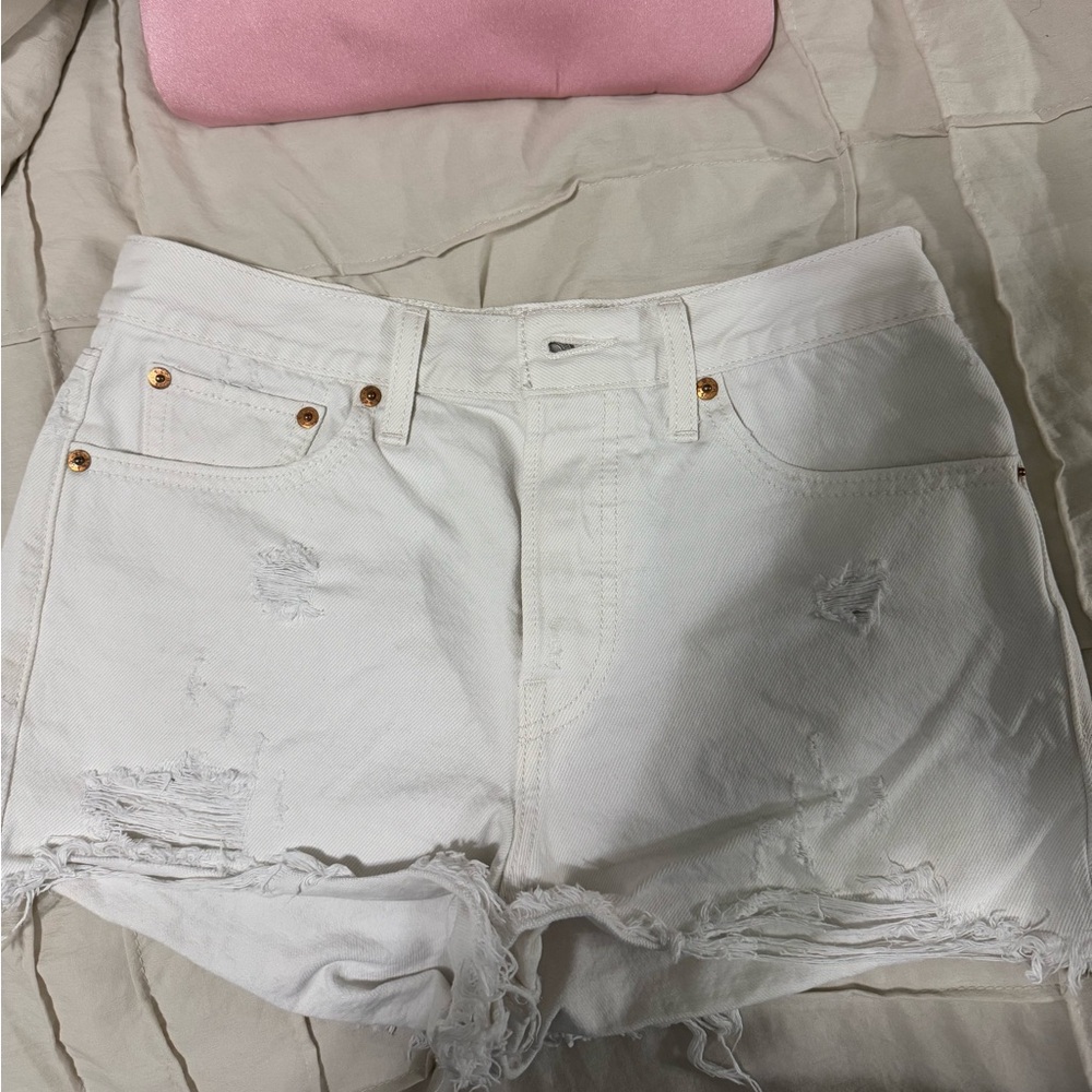 White levi shorts size 28